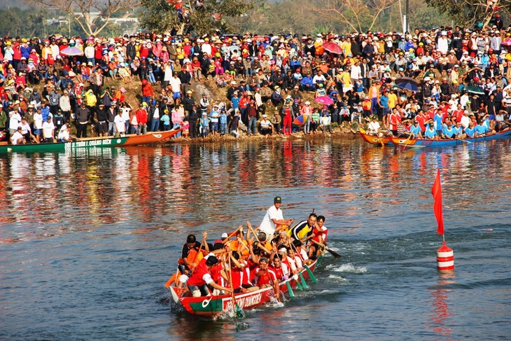 Spring festivals held nationwide - ảnh 1